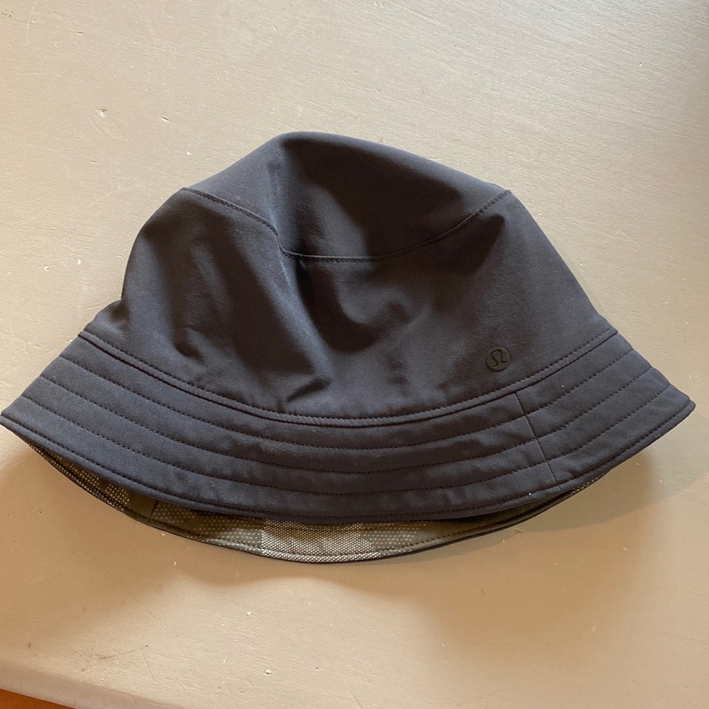 Lululemon both ways reversible bucket hat black camo